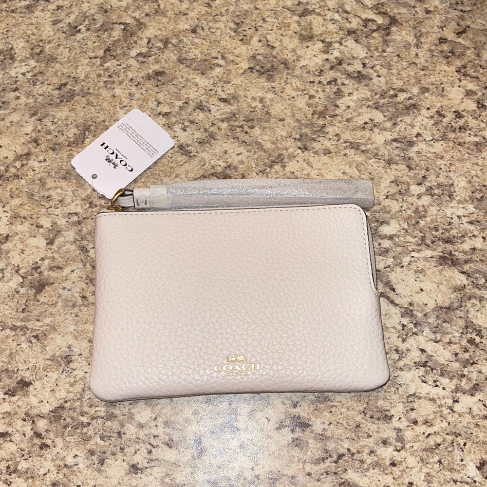 Small wristlet